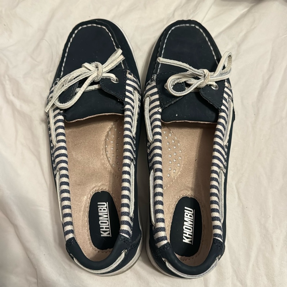 Khombu Boat Shoes size 8